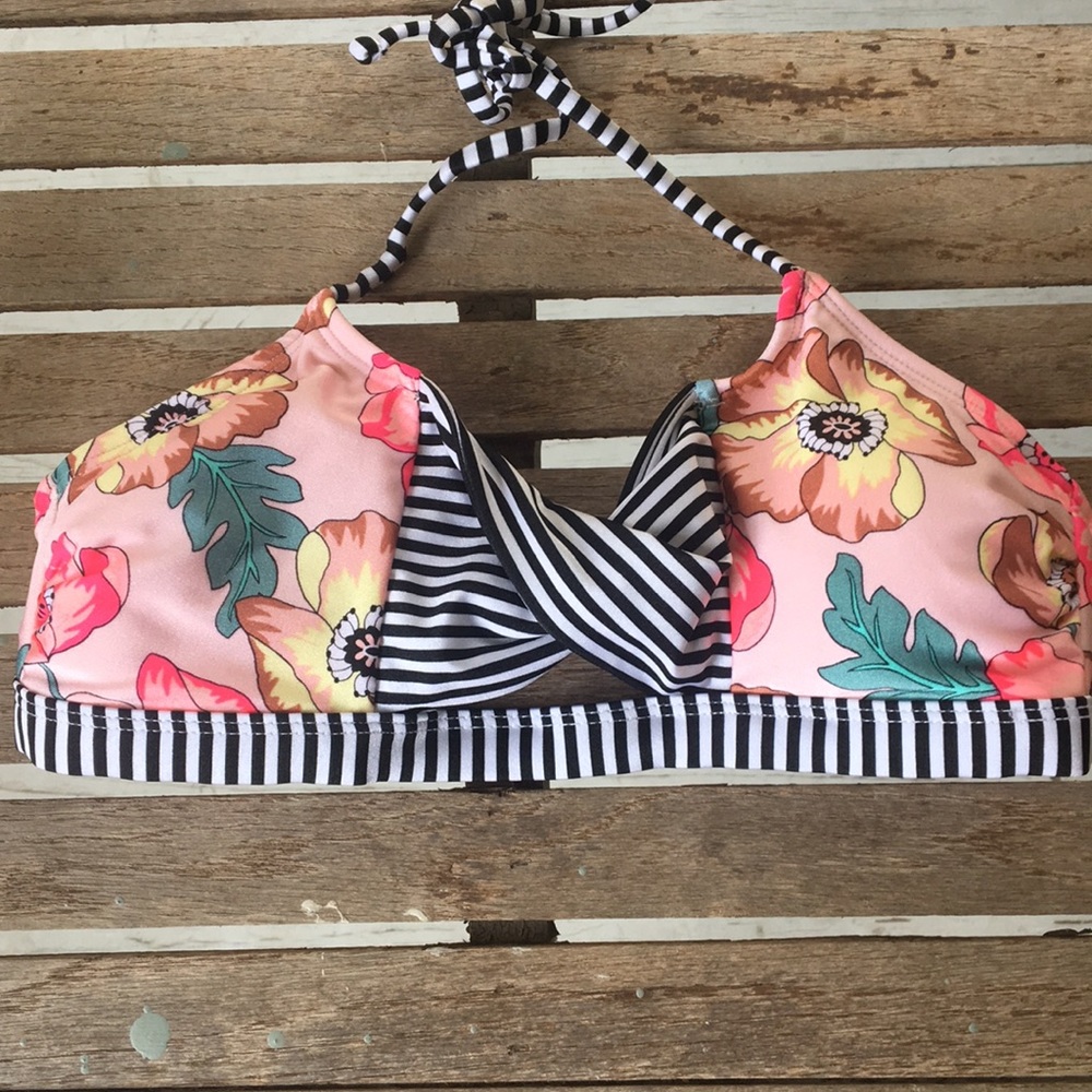 2/$8 or 3/$10 No Boundaries Bikini Top, Size S